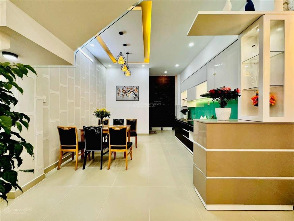 Bán nhà 60m2 ngay nguyên hồng, gò vấp. giá 3 tỷ 820  khu dân cư hiện hữu, giá cực tốt, hẻm 5m