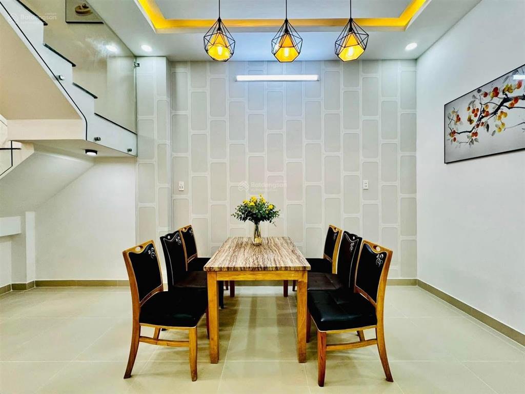 Bán nhà 60m2 ngay nguyên hồng, gò vấp. giá 3 tỷ 820  khu dân cư hiện hữu, giá cực tốt, hẻm 5m