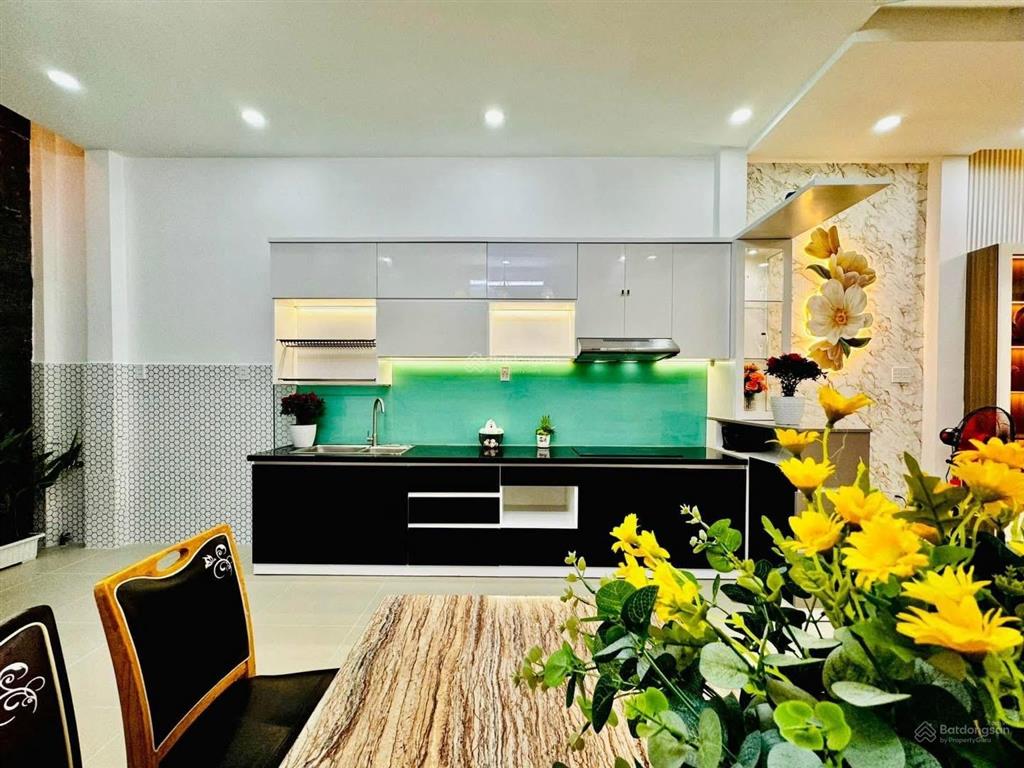 Bán nhà 60m2 ngay nguyên hồng, gò vấp. giá 3 tỷ 820  khu dân cư hiện hữu, giá cực tốt, hẻm 5m