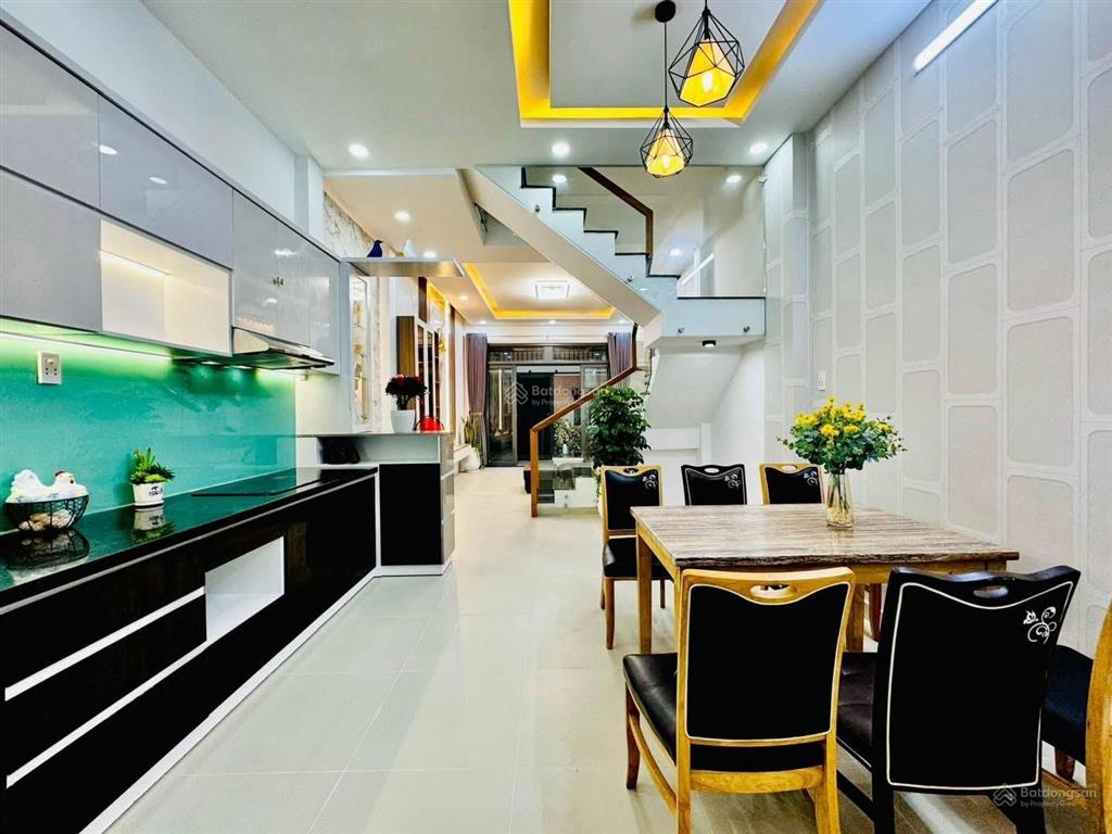 Bán nhà 60m2 ngay nguyên hồng, gò vấp. giá 3 tỷ 820  khu dân cư hiện hữu, giá cực tốt, hẻm 5m