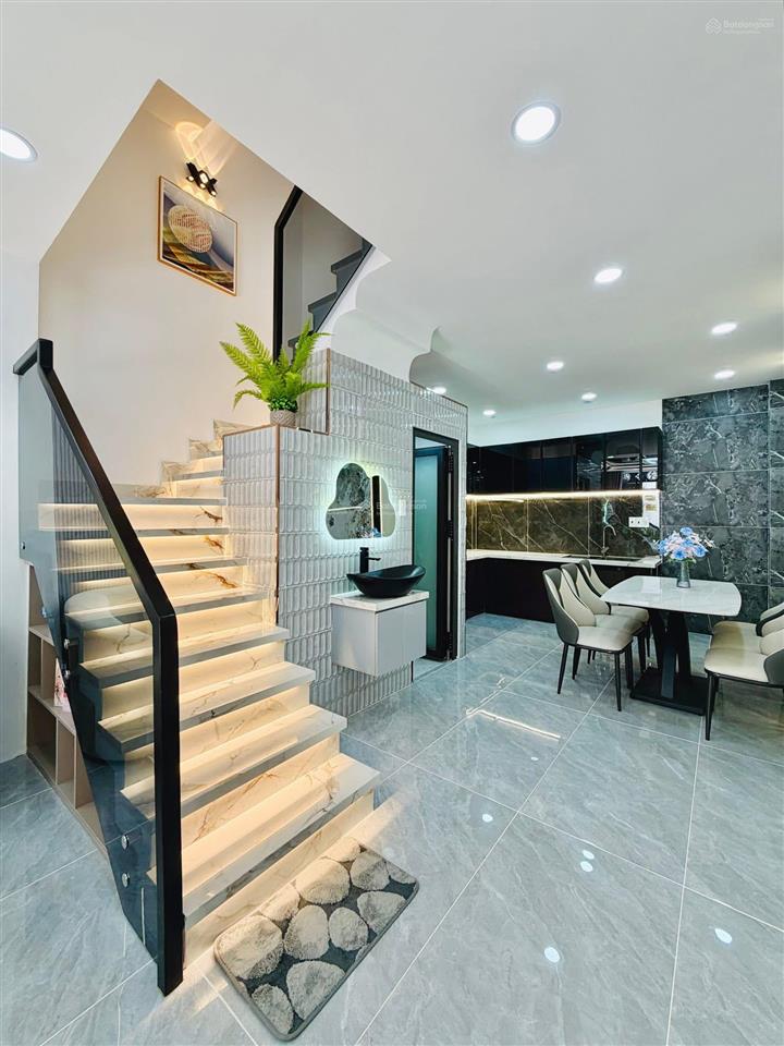 Bán nhanh căn nhà 52.8m2 ngay lê quang định, gò vấp  3 tỷ 350, hẻm 5m. shr, pháp lí sạch.  ngay!