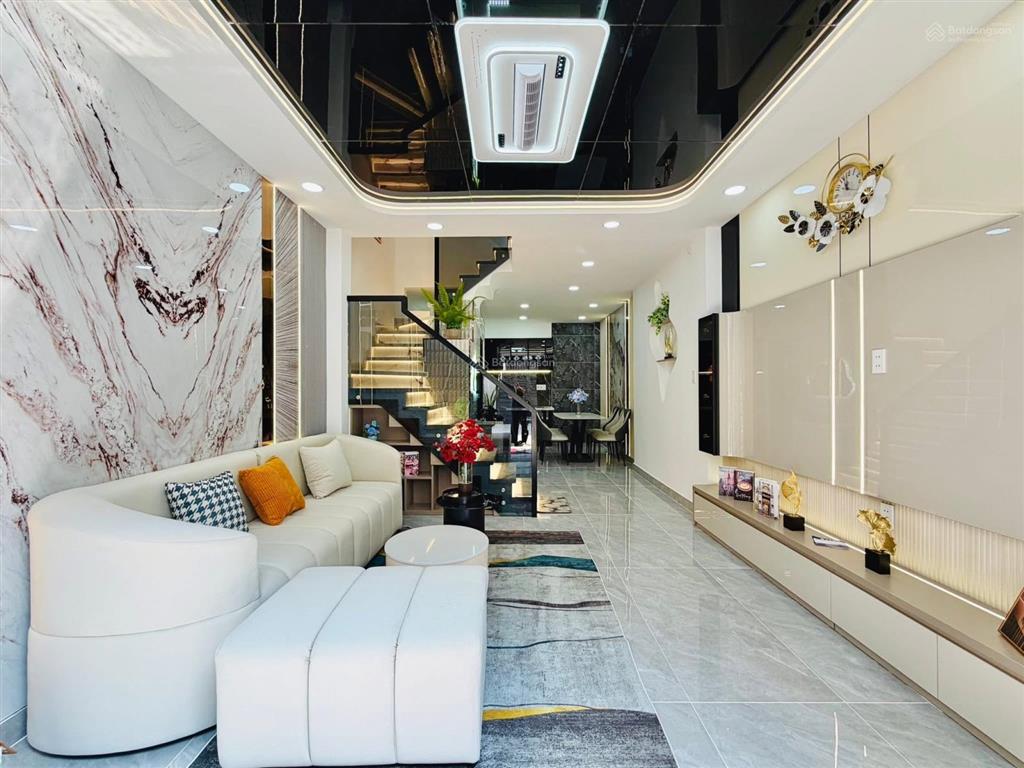 Bán nhanh căn nhà 52.8m2 ngay lê quang định, gò vấp  3 tỷ 350, hẻm 5m. shr, pháp lí sạch.  ngay!