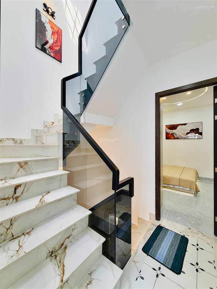 Bán nhanh căn nhà 52.8m2 ngay lê quang định, gò vấp  3 tỷ 350, hẻm 5m. shr, pháp lí sạch.  ngay!