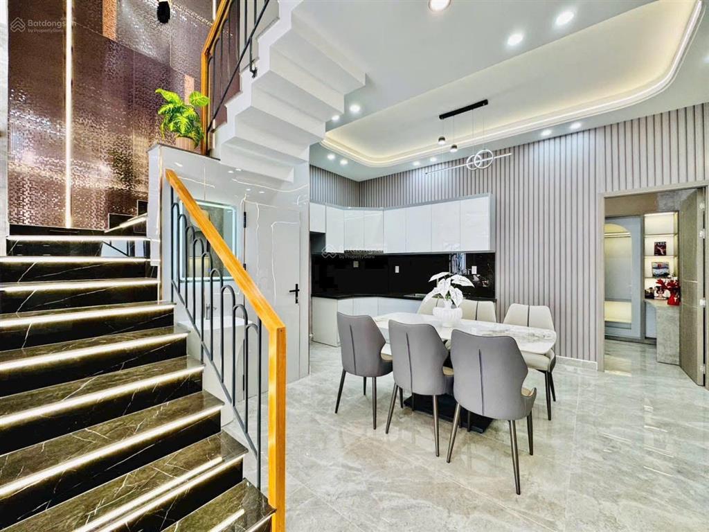 Cô yến bán nhà 52m2 ngay lê thị hồng, gò vấp  3 tỷ 160, hẻm 5m. shr, pháp lí sạch.  0926 278 ***