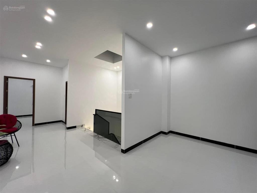 Chủ nhà cần bán gấp căn nhà phạm văn đồng, gò vấp. giá 3 tỷ 190 / 60m2. shr, hẻm xe hơi 5m