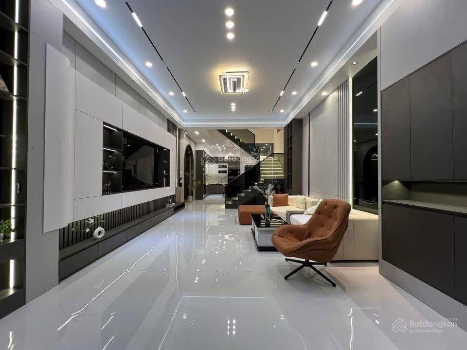 Chủ nhà cần bán gấp căn nhà phạm văn đồng, gò vấp. giá 3 tỷ 190 / 60m2. shr, hẻm xe hơi 5m