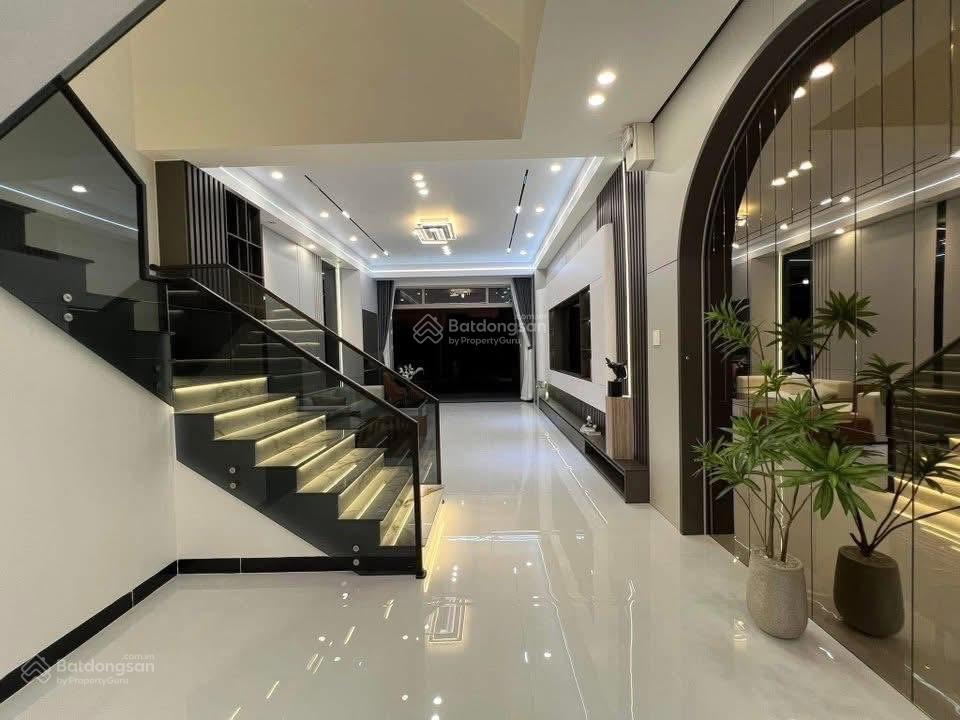 Chủ nhà cần bán gấp căn nhà phạm văn đồng, gò vấp. giá 3 tỷ 190 / 60m2. shr, hẻm xe hơi 5m