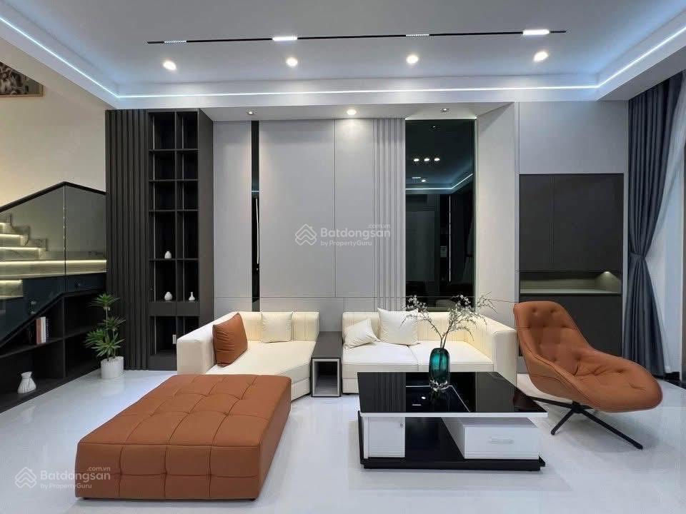 Chủ nhà cần bán gấp căn nhà phạm văn đồng, gò vấp. giá 3 tỷ 190 / 60m2. shr, hẻm xe hơi 5m
