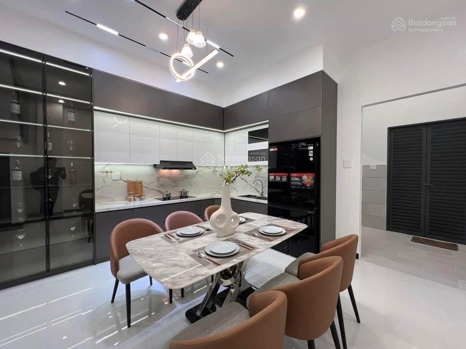 Chủ nhà cần bán gấp căn nhà phạm văn đồng, gò vấp. giá 3 tỷ 190 / 60m2. shr, hẻm xe hơi 5m