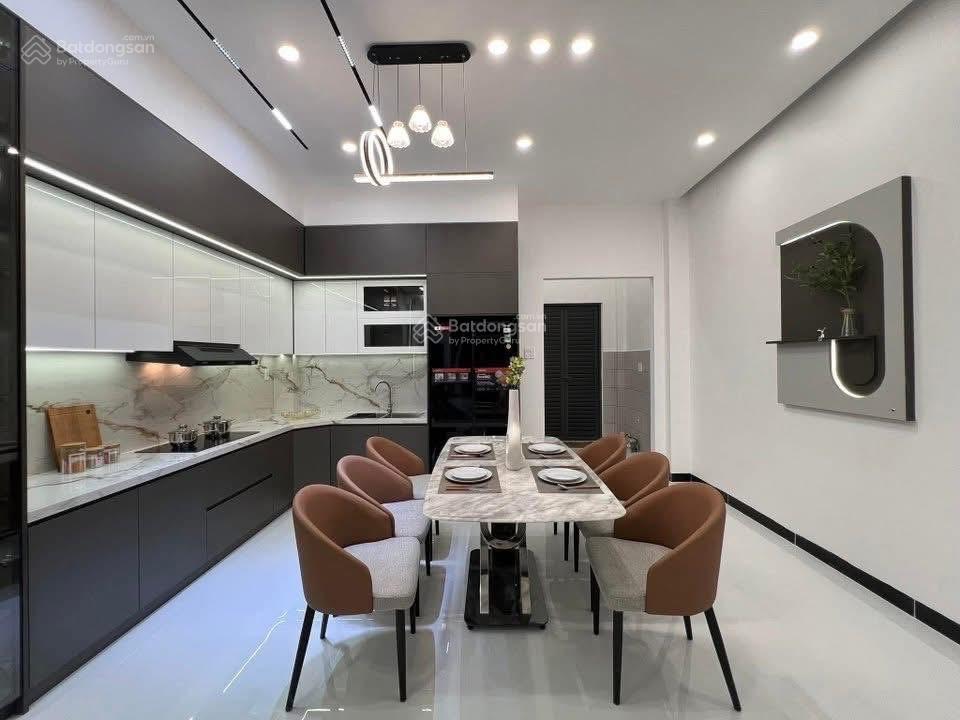 Chủ nhà cần bán gấp căn nhà phạm văn đồng, gò vấp. giá 3 tỷ 190 / 60m2. shr, hẻm xe hơi 5m