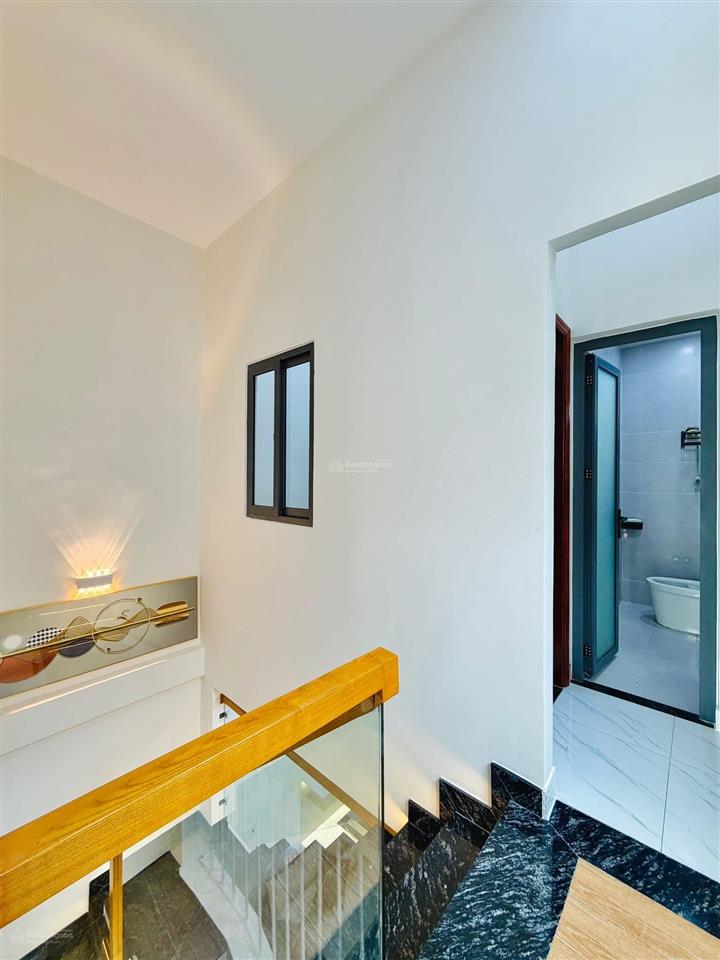 Bán nhà gần sân bay  đ. nguyễn văn công, gò vấp. giá 3 tỷ 220 / 51m2. shr, gần nhiều tiện ích