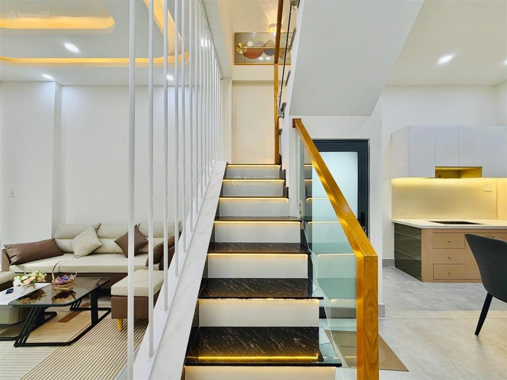 Bán nhà gần sân bay  đ. nguyễn văn công, gò vấp. giá 3 tỷ 220 / 51m2. shr, gần nhiều tiện ích