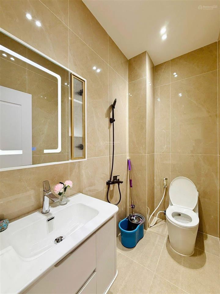 Nhà đẹp gần sân bay  đ. hồng hà, tân bình. 52.8m2. shr, hẻm 5m, khu dân trí cao