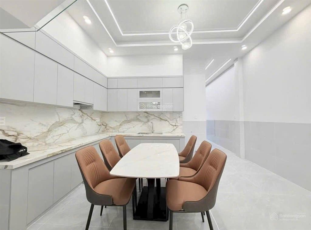 Nhà đẹp gần sân bay  đ. hồng hà, tân bình. 52.8m2. shr, hẻm 5m, khu dân trí cao