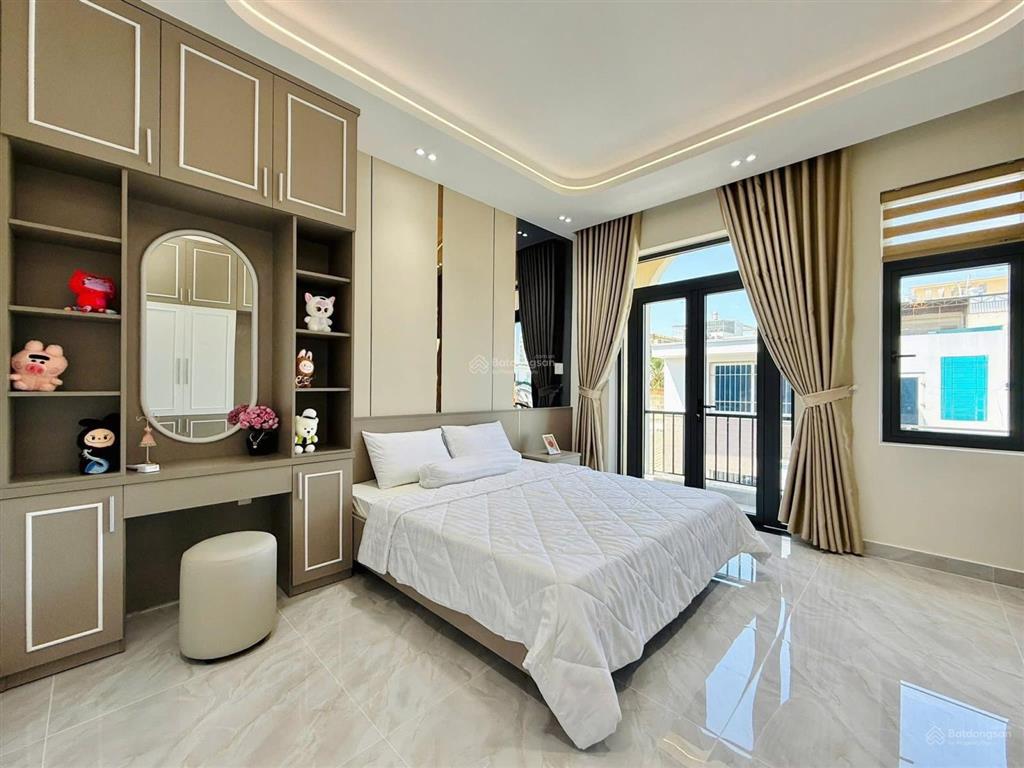Nhà đẹp gần sân bay  đ. hồng hà, tân bình. 52.8m2. shr, hẻm 5m, khu dân trí cao