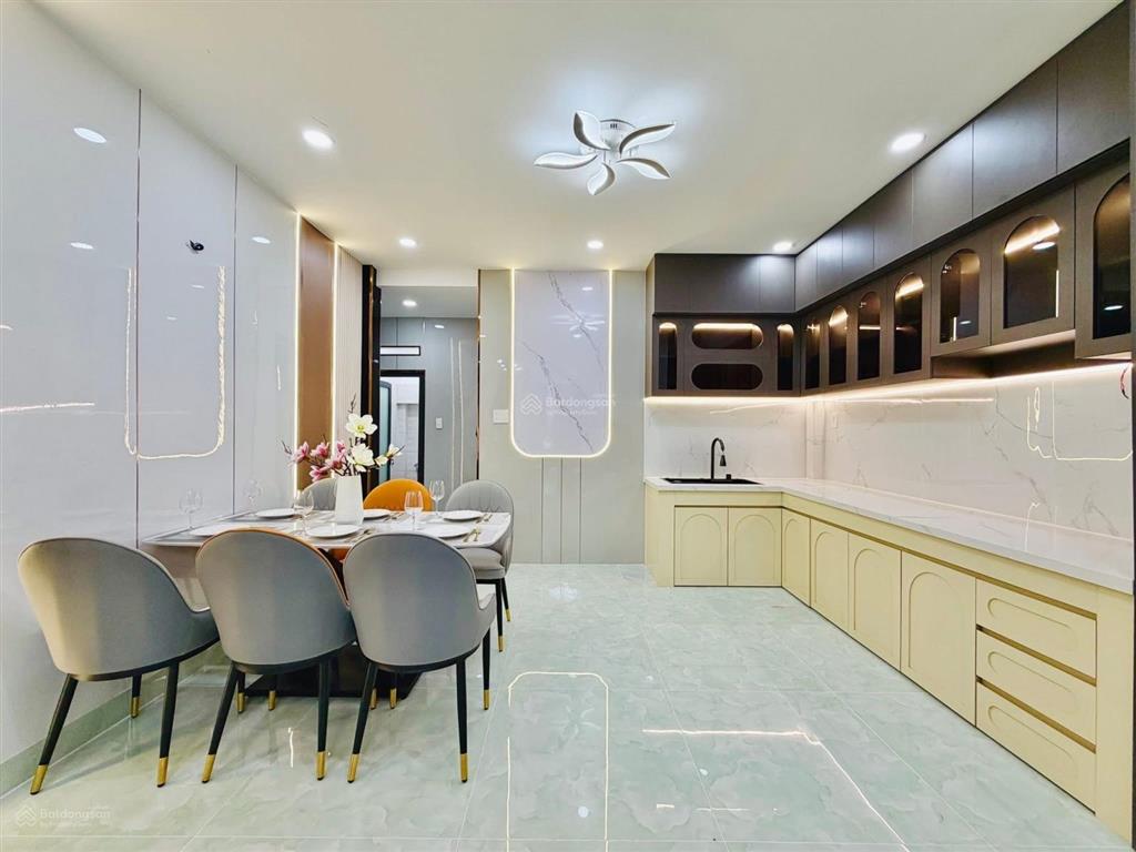 Bán nhà 52.5m2 gần chợ phạm văn hai, tân bình. shr, hẻm lớn, gần nhiều tiện ích