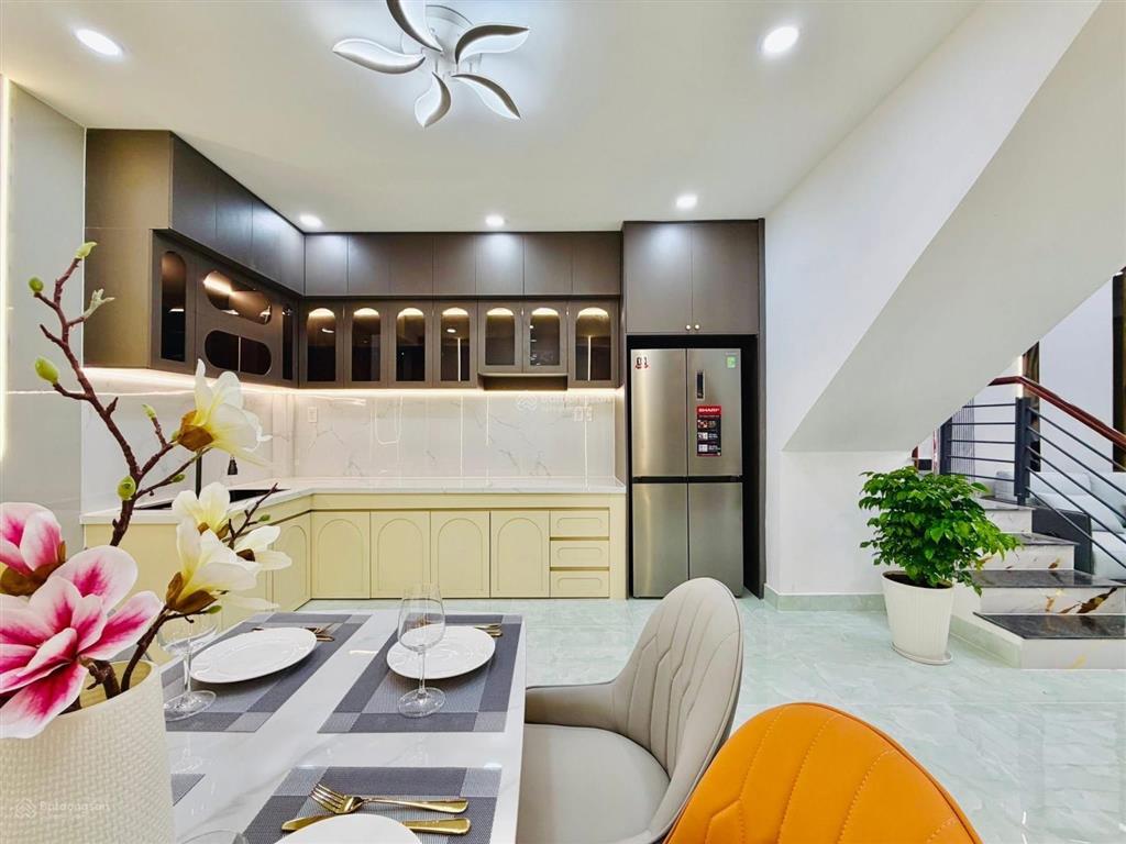 Bán nhà 52.5m2 gần chợ phạm văn hai, tân bình. shr, hẻm lớn, gần nhiều tiện ích