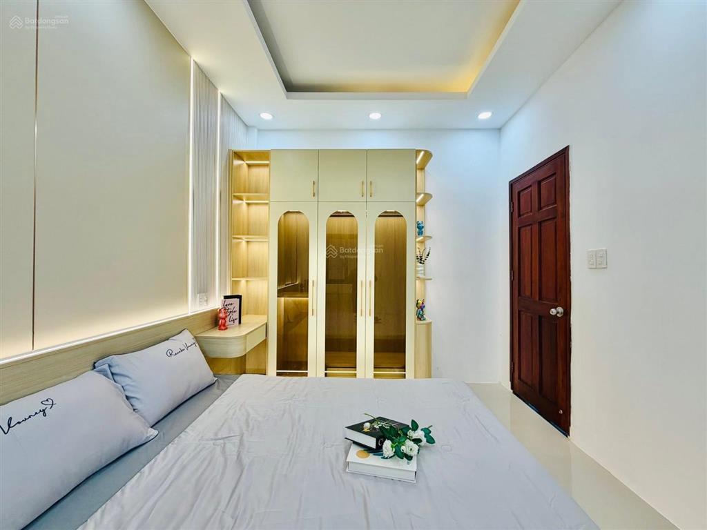 Bán nhà 52.5m2 gần chợ phạm văn hai, tân bình. shr, hẻm lớn, gần nhiều tiện ích