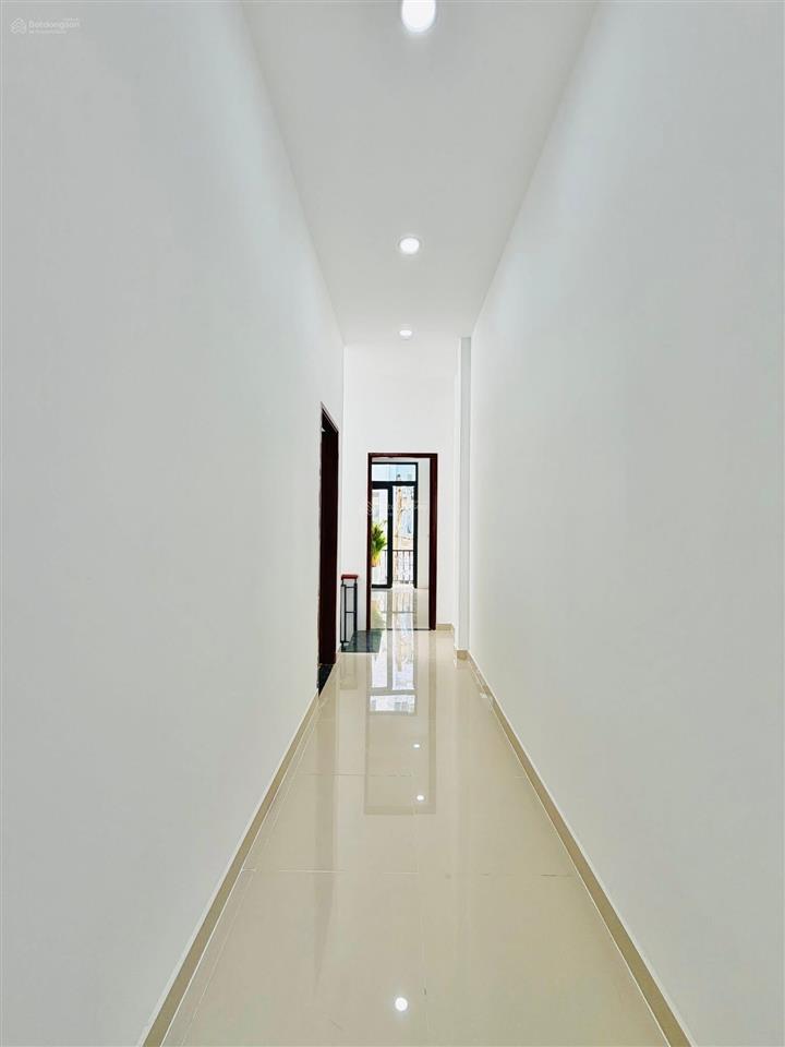 Bán nhà 52.5m2 gần chợ phạm văn hai, tân bình. shr, hẻm lớn, gần nhiều tiện ích