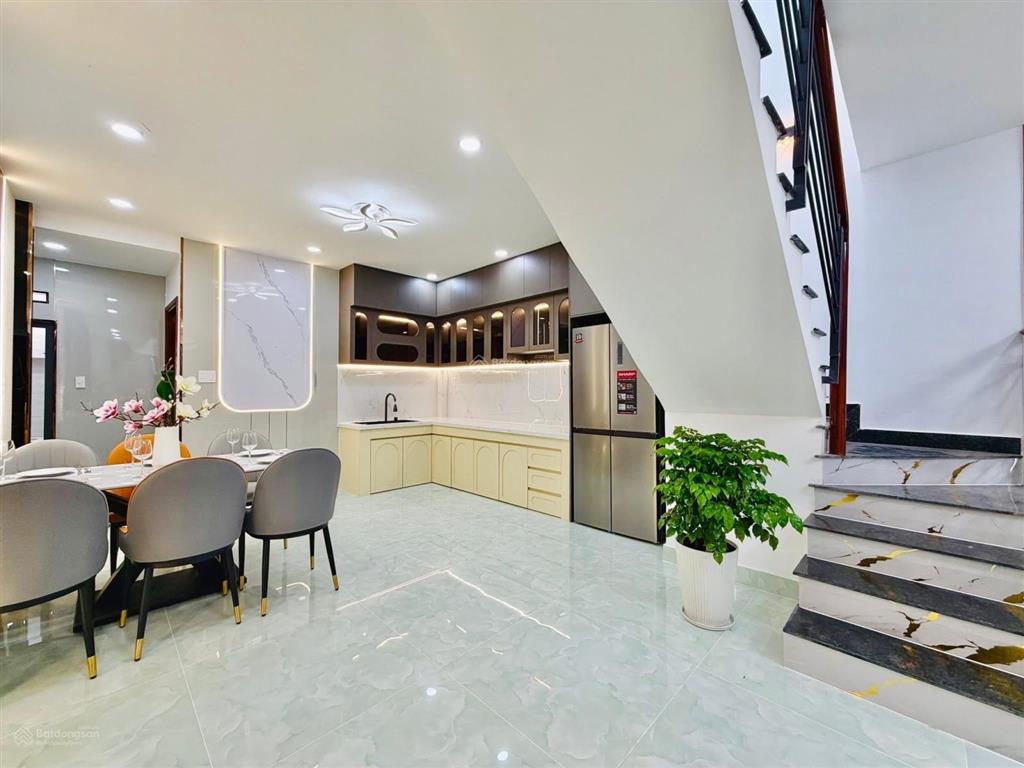 Bán nhà 52.5m2 gần chợ phạm văn hai, tân bình. shr, hẻm lớn, gần nhiều tiện ích