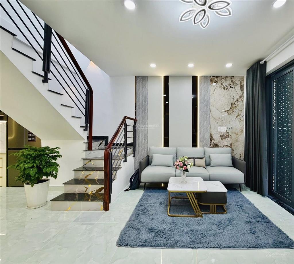 Bán nhà 52.5m2 gần chợ phạm văn hai, tân bình. shr, hẻm lớn, gần nhiều tiện ích
