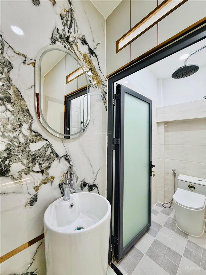 Bán nhà 52.5m2 gần chợ phạm văn hai, tân bình. shr, hẻm lớn, gần nhiều tiện ích