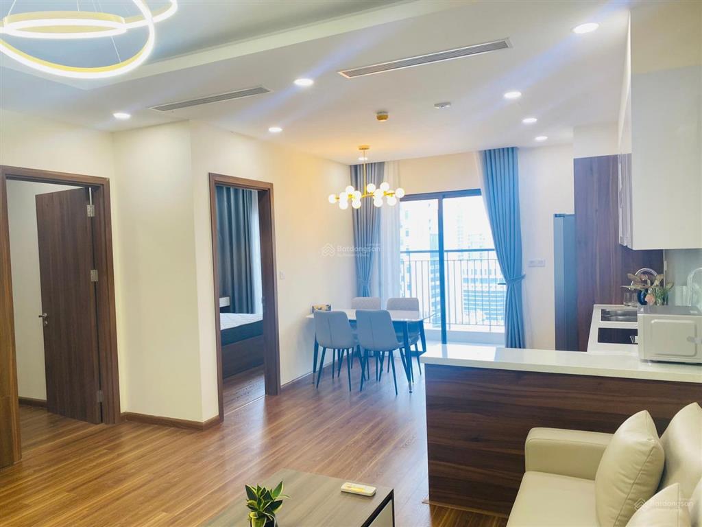 Con trai sang mỹ định cư nên muốn bán căn hộ 3 ngủ 96m2 ở golden park tower  0393 686 ***