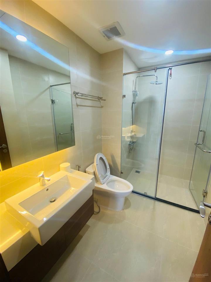 Con trai sang mỹ định cư nên muốn bán căn hộ 3 ngủ 96m2 ở golden park tower  0393 686 ***