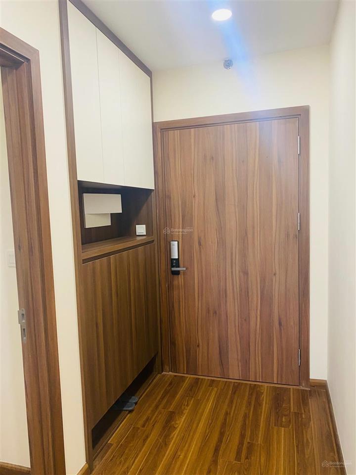 Con trai sang mỹ định cư nên muốn bán căn hộ 3 ngủ 96m2 ở golden park tower  0393 686 ***