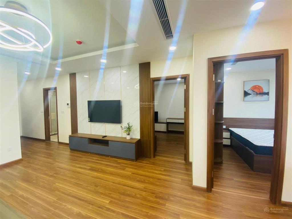 Con trai sang mỹ định cư nên muốn bán căn hộ 3 ngủ 96m2 ở golden park tower  0393 686 ***