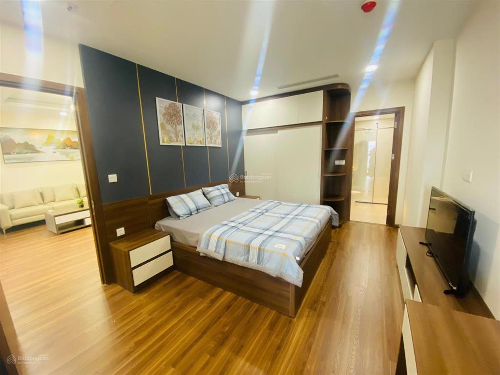 Con trai sang mỹ định cư nên muốn bán căn hộ 3 ngủ 96m2 ở golden park tower  0393 686 ***