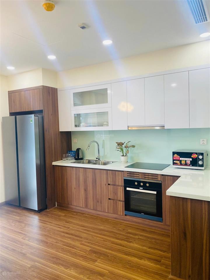 Con trai sang mỹ định cư nên muốn bán căn hộ 3 ngủ 96m2 ở golden park tower  0393 686 ***