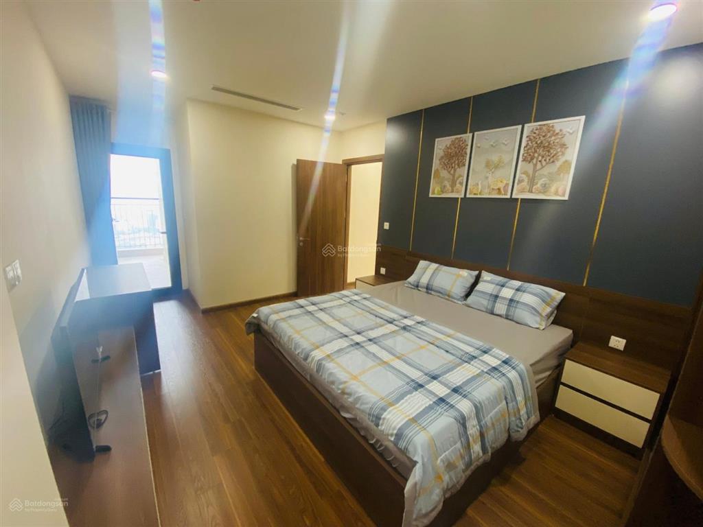 Con trai sang mỹ định cư nên muốn bán căn hộ 3 ngủ 96m2 ở golden park tower  0393 686 ***