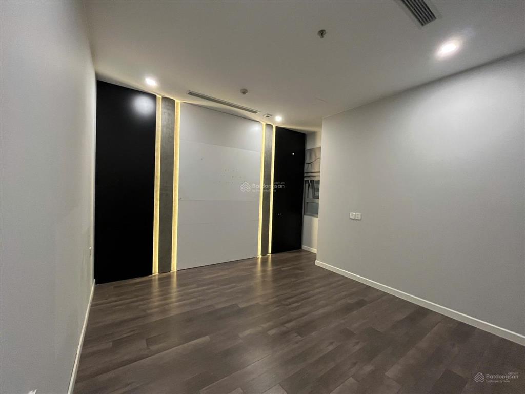 Khách hàn quốc vừa ra nên muốn tìm khách thuê căn 108m² nội thất cơ bản the nine  0393 686 ***