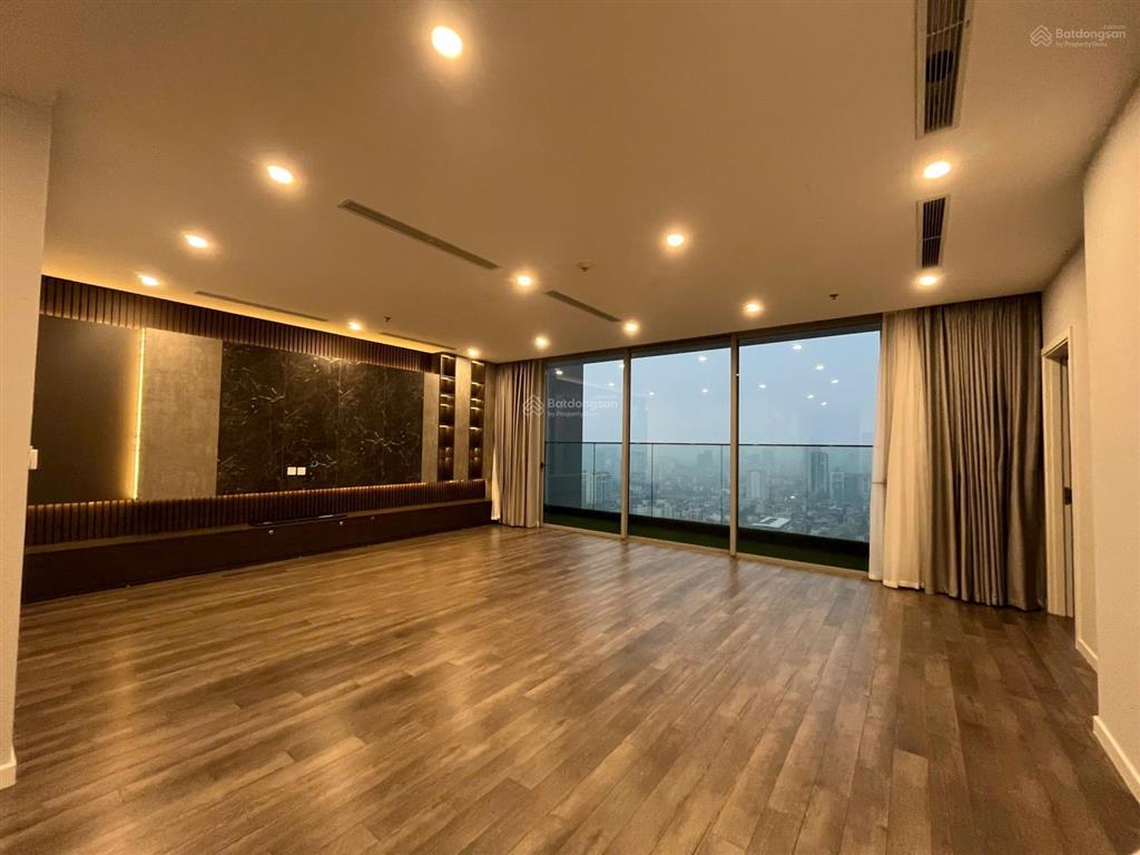 Khách hàn quốc vừa ra nên muốn tìm khách thuê căn 108m² nội thất cơ bản the nine  0393 686 ***