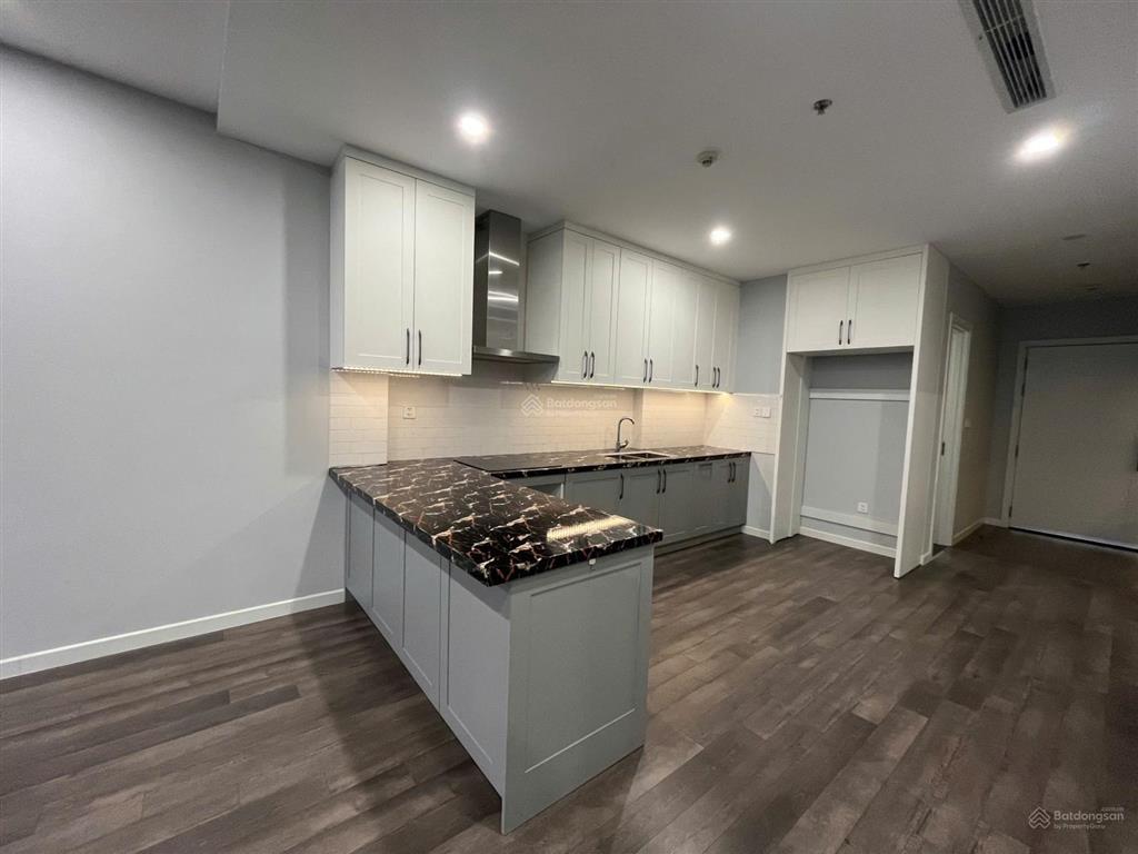Khách hàn quốc vừa ra nên muốn tìm khách thuê căn 108m² nội thất cơ bản the nine  0393 686 ***
