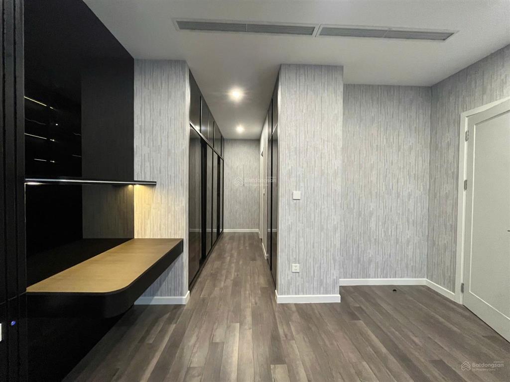 Khách hàn quốc vừa ra nên muốn tìm khách thuê căn 108m² nội thất cơ bản the nine  0393 686 ***