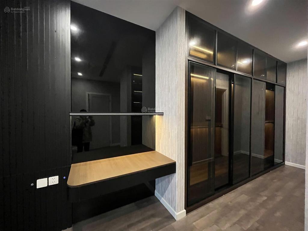 Khách hàn quốc vừa ra nên muốn tìm khách thuê căn 108m² nội thất cơ bản the nine  0393 686 ***
