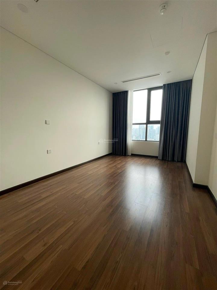 Bán căn hộ 2 ngủ 83,5m2 ban công hướng nam mát, tầng trung tại mipec rubik 360.  0393 686 ***