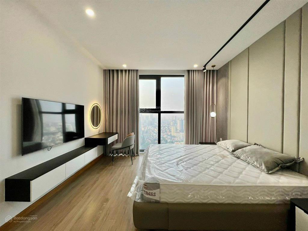 Cho thuê căn 4 ngủ 200m2 tại goldenpark nhà mới tinh, có slot oto vào ở được luôn  0393 686 ***