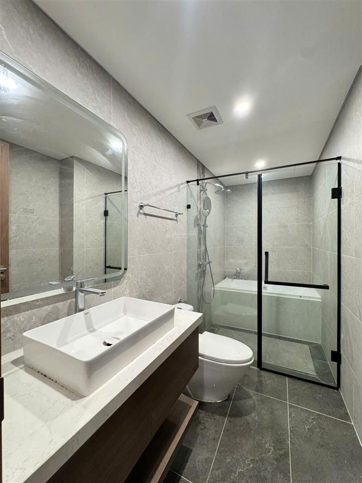 Chính chủ cho thuê tại hoàng thành pearl 3 ngủ đủ nội thất tầng trung, ở được luôn  0393 686 ***