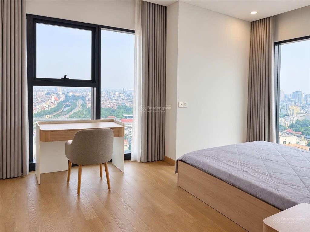 Nhà mới tinh, vừa làm xong nội thất, muốn cho thuê 4 p ngủ 180m2, vào ở được luôn,  0393 686 ***