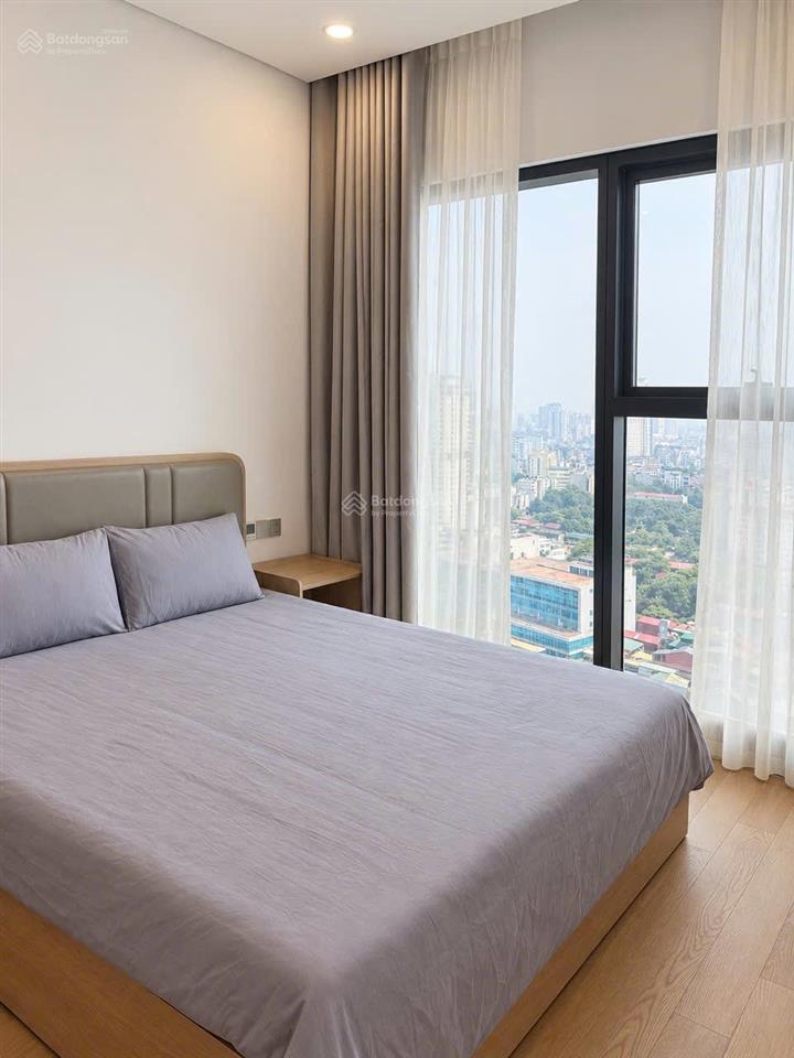 Nhà mới tinh, vừa làm xong nội thất, muốn cho thuê 4 p ngủ 180m2, vào ở được luôn,  0393 686 ***