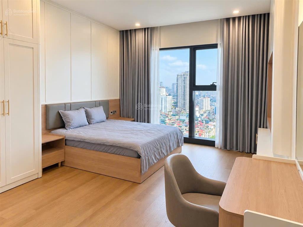 Nhà mới tinh, vừa làm xong nội thất, muốn cho thuê 4 p ngủ 180m2, vào ở được luôn,  0393 686 ***