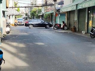 Xe hơi quay đầu khu được xây 5 tấm