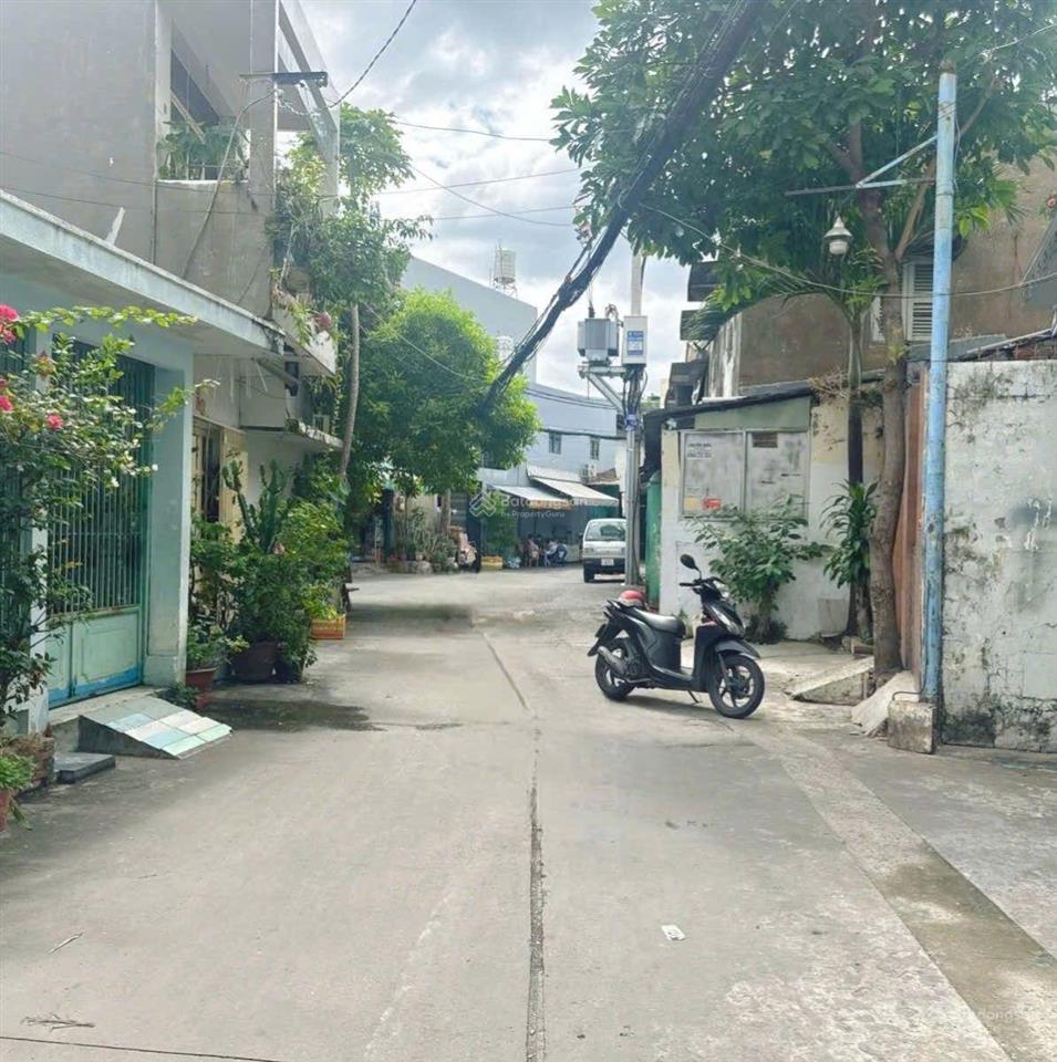 Xe hơi quay đầu khu được xây 5 tấm