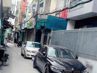 Nở hậu  1 căn ra mặt tiền  xe hơi vào nhà