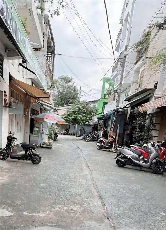 Nhà ngay chợ bình thới kinh doanh đông.