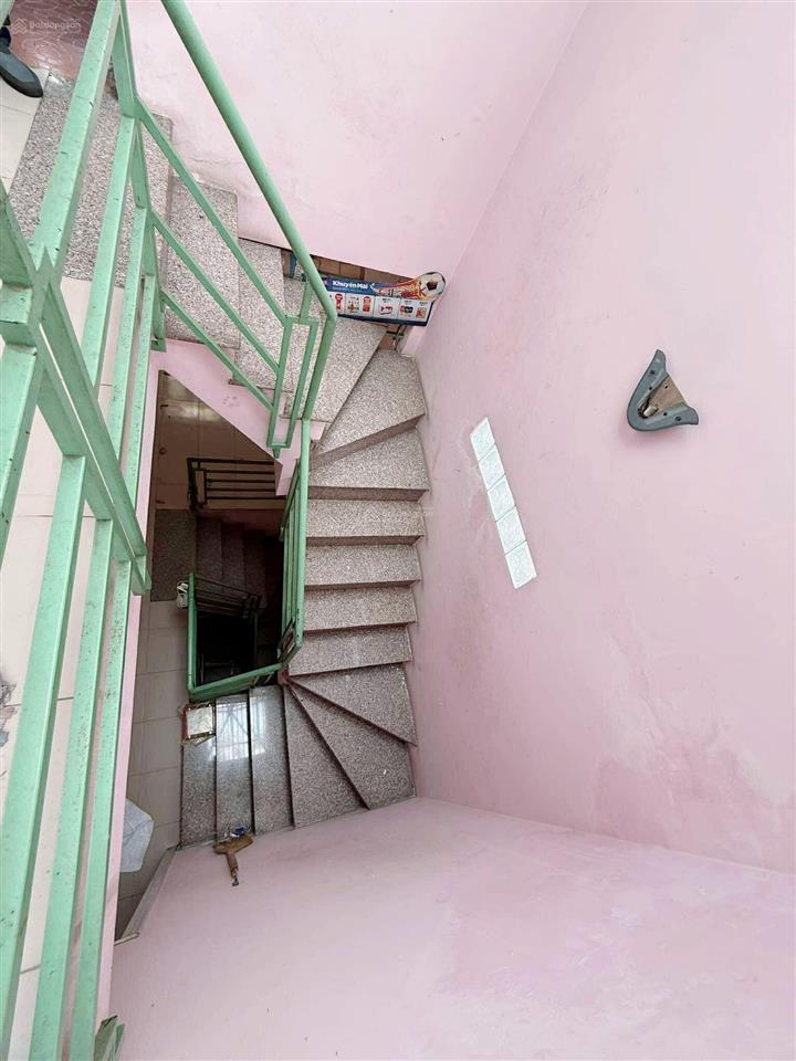 Chính chủ 1 đời gấp định cư giảm sâu nhà mặt tiền 6 tầng cạnh quận 5