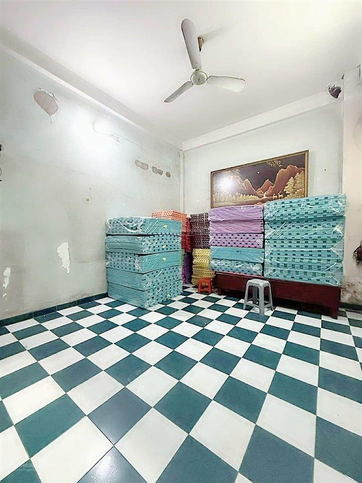 Chính chủ 1 đời gấp định cư giảm sâu nhà mặt tiền 6 tầng cạnh quận 5